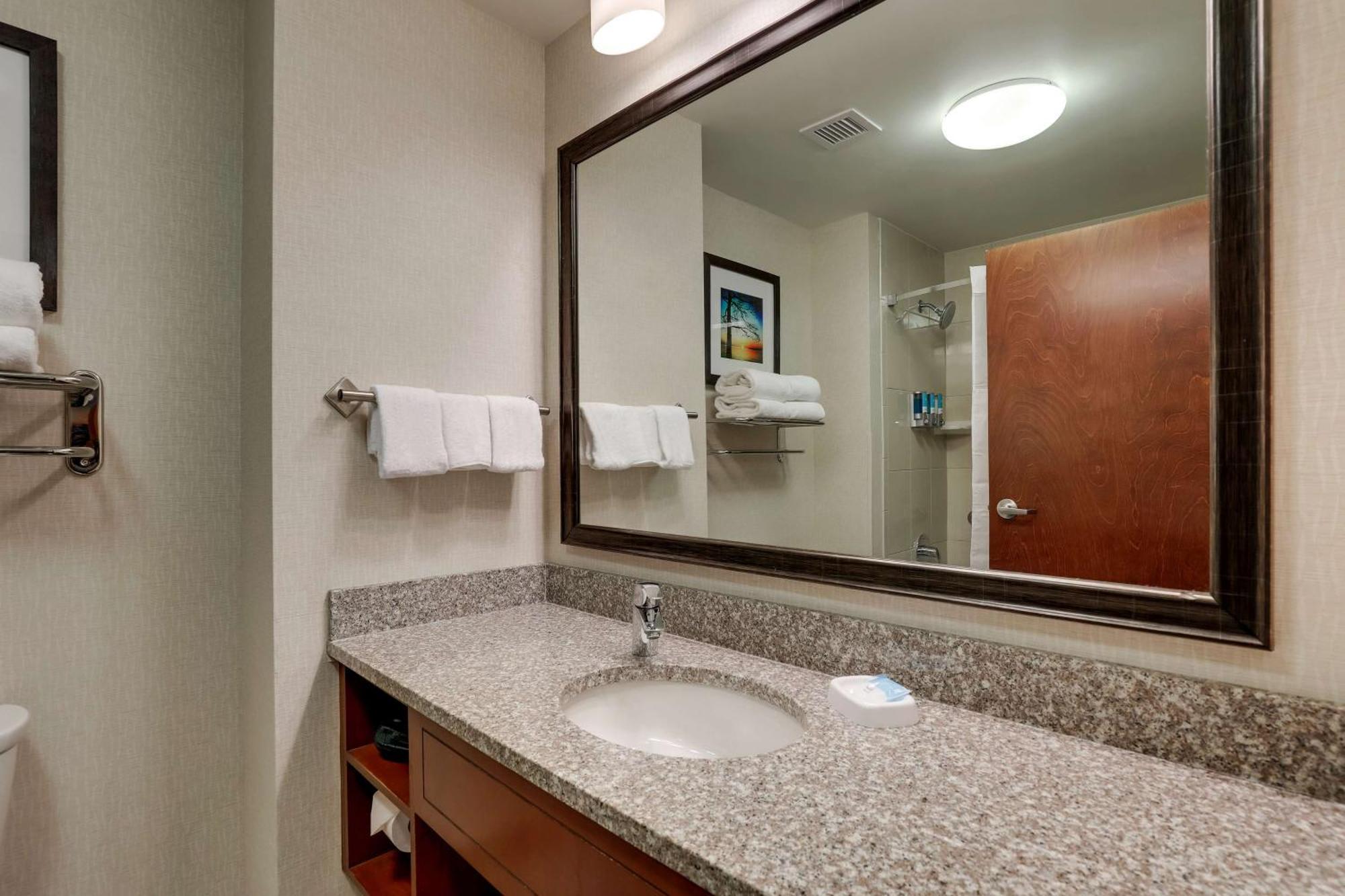 Drury Inn & Suites Charlotte Arrowood Eksteriør billede