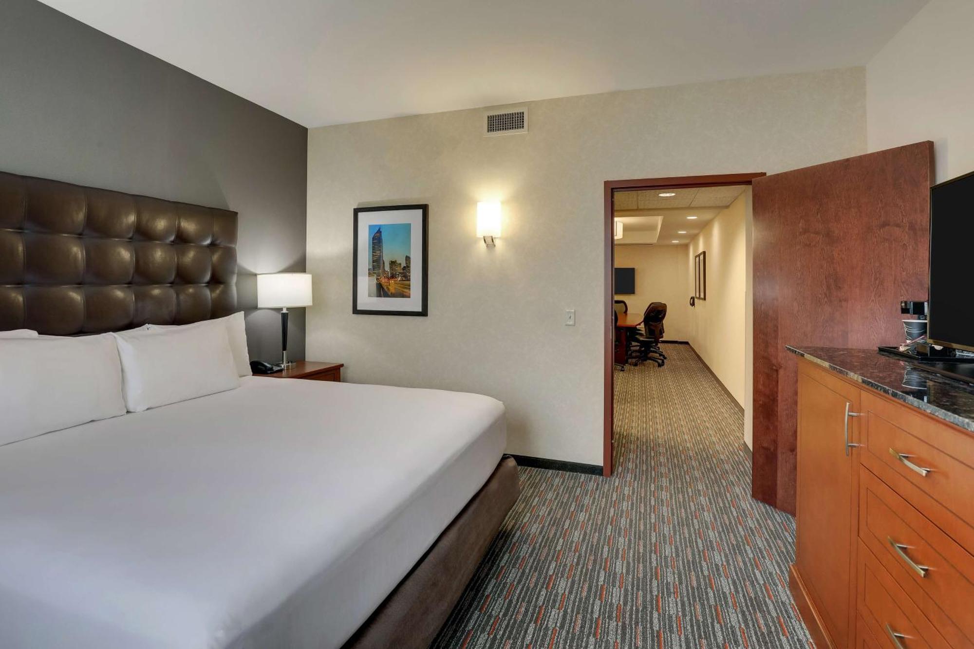 Drury Inn & Suites Charlotte Arrowood Eksteriør billede
