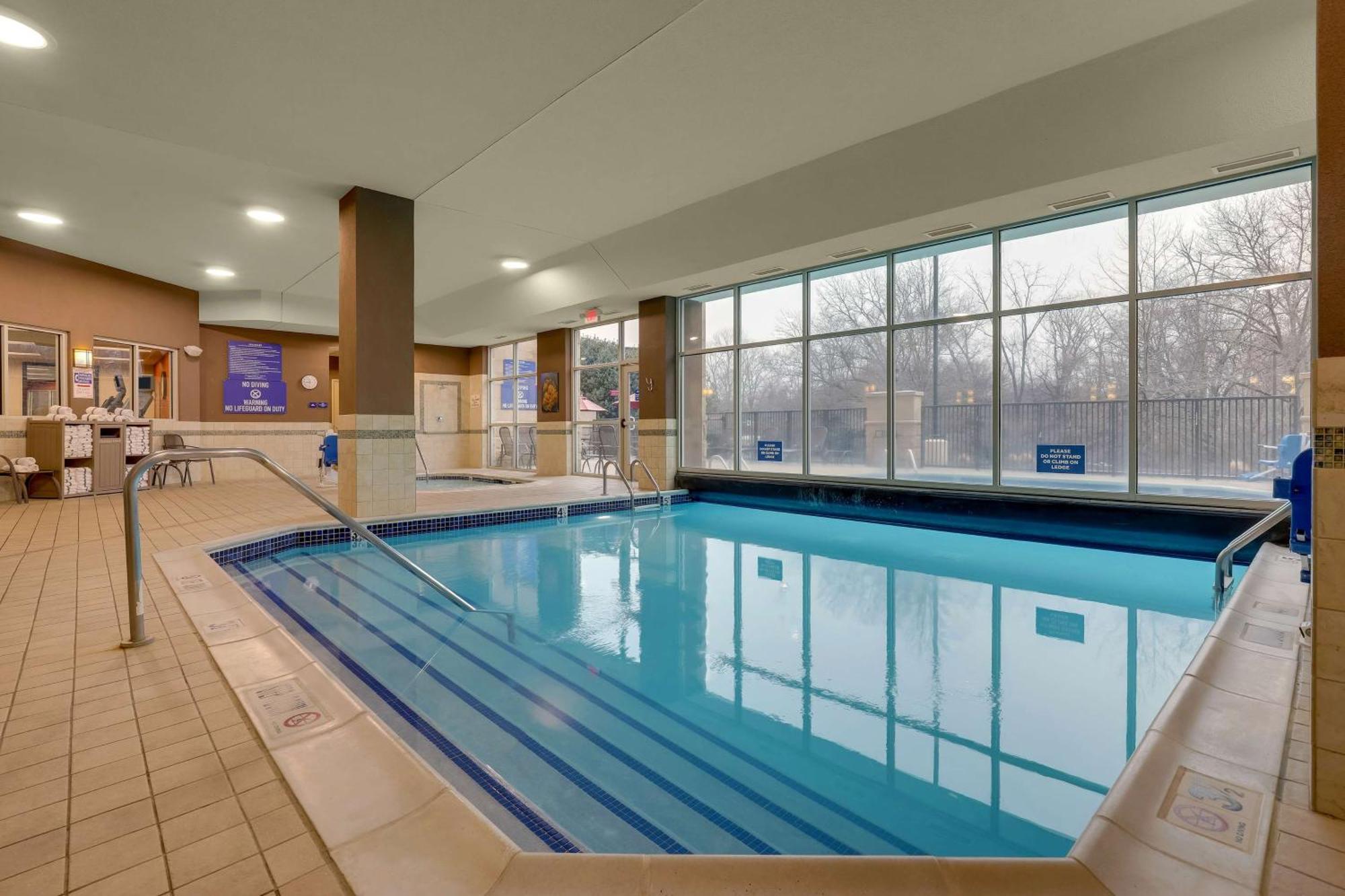 Drury Inn & Suites Charlotte Arrowood Eksteriør billede